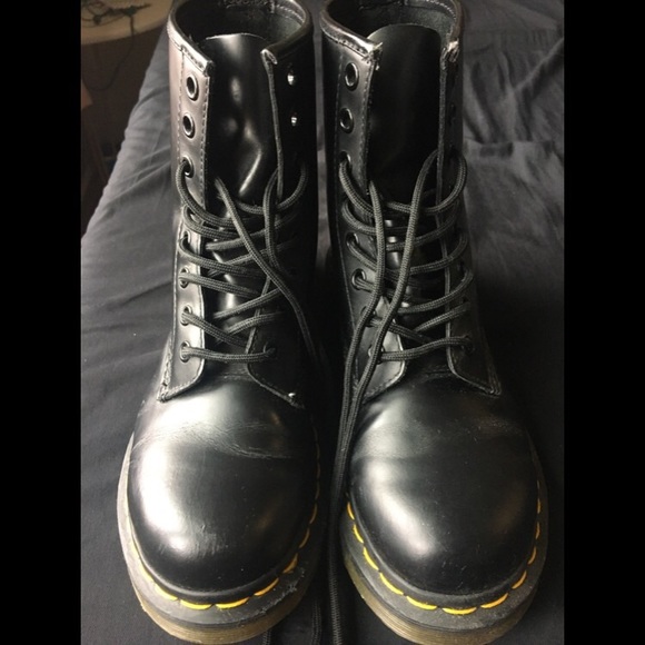 Dr. Martens Shoes - Dr. Marten 1460 Smooth Combat Boots - Size 6
